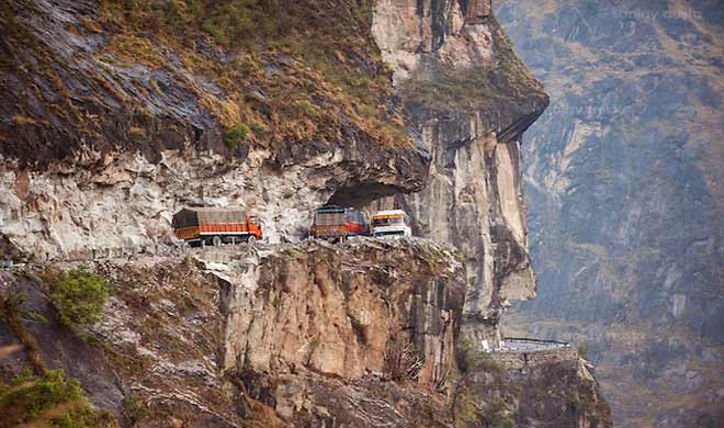 Dangerous road in India