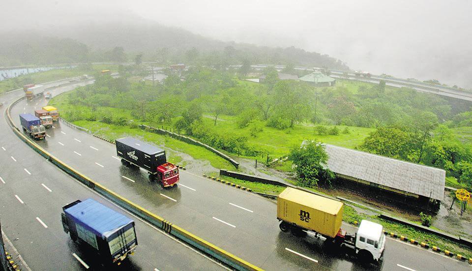 Dangerous road in India