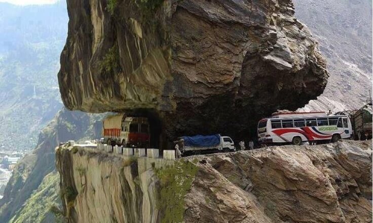 Dangerous road in India