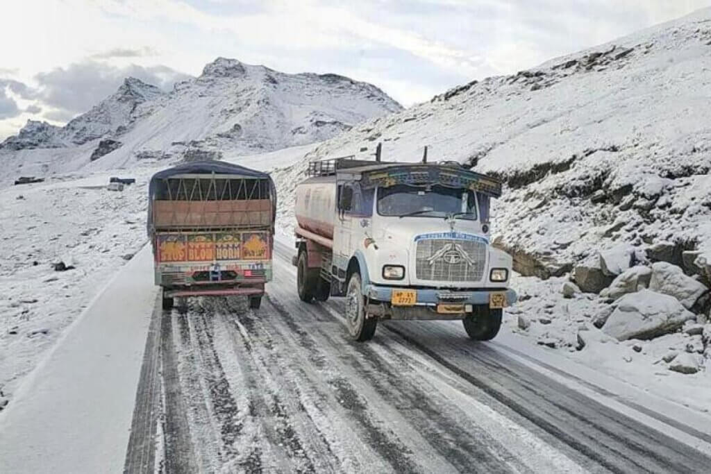 Dangerous road in India